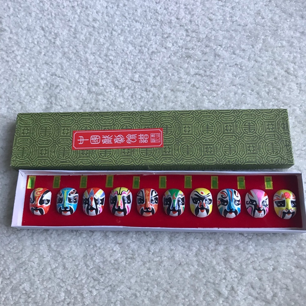 NWOT Set of 10 Vintage Handpainted miniature Peking Opera Masks in Original box